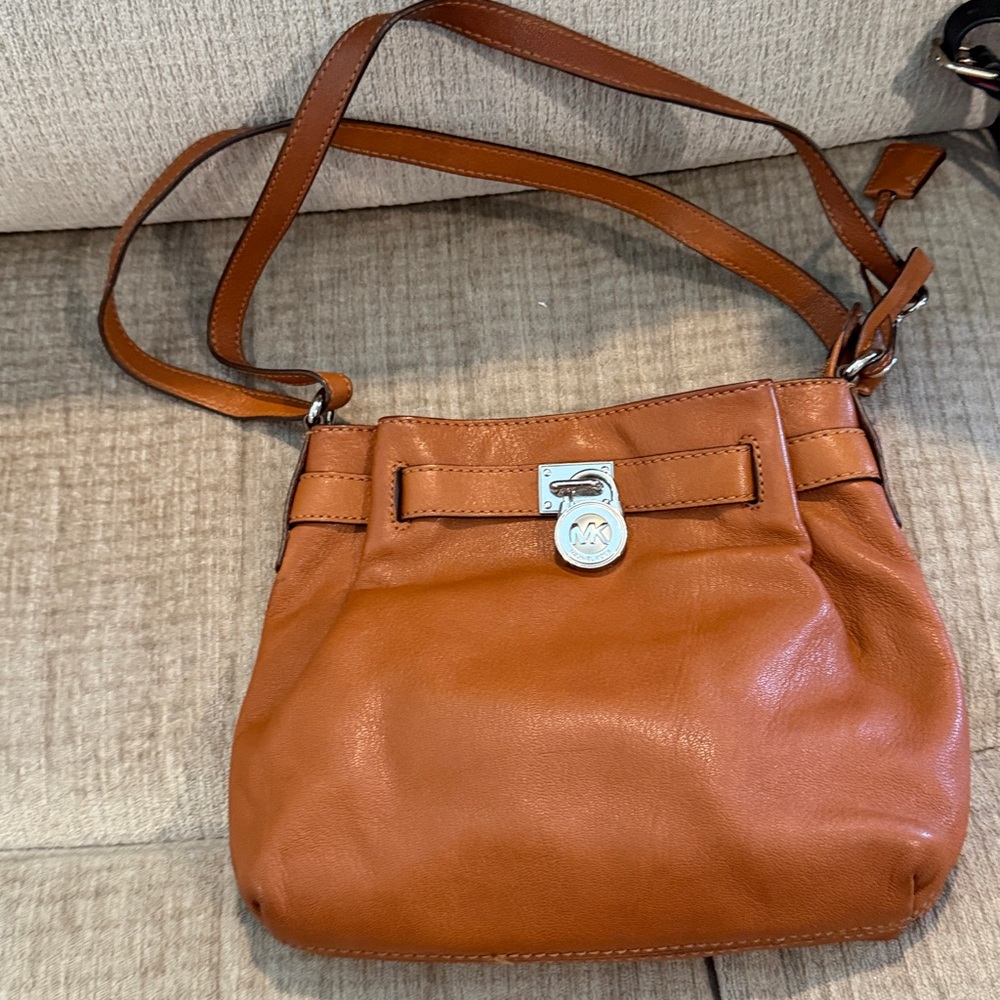 Michael Kors Brown Leather Hamilton pebbledCrossbody Bag in warm brown - Picture 9 of 9